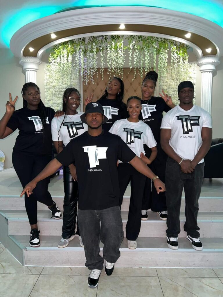 22. T-shirt de la Marque TF